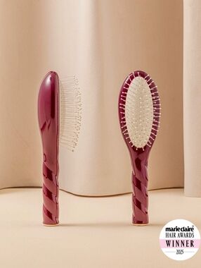 La Bonne Brosse N. 04 Small Cherry Red